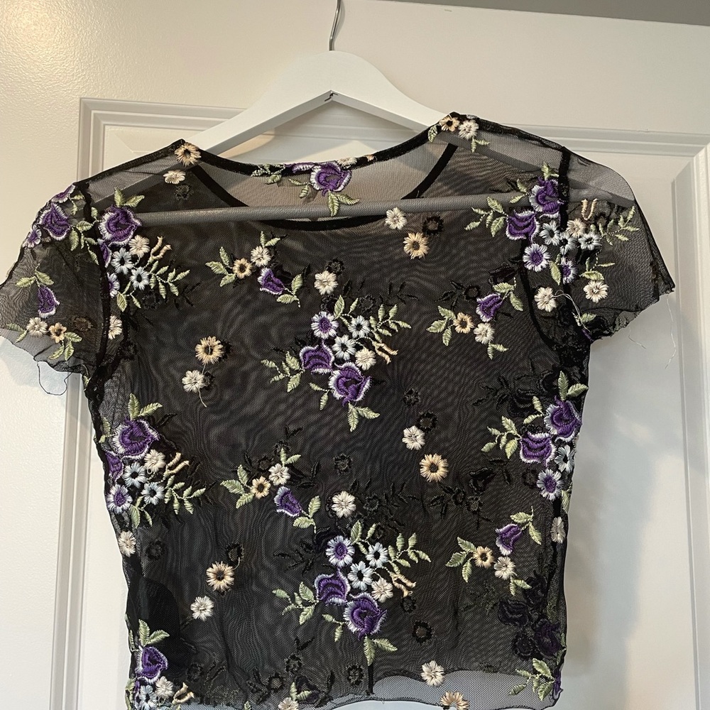 Beautiful Mesh Top - Picture 3 of 3